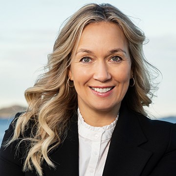 CAROLINE HJELLEGJERDE